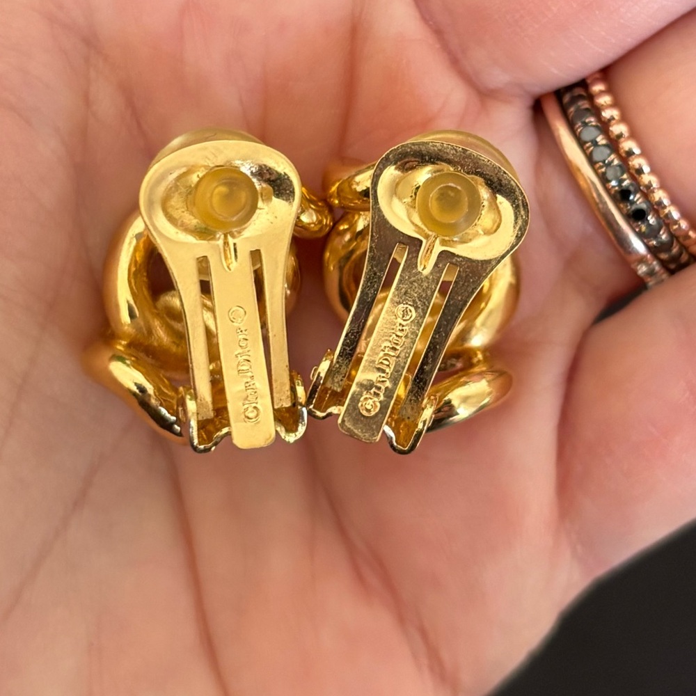 DIOR Vintage Gold Knot Earrings - Picture 4 of 6